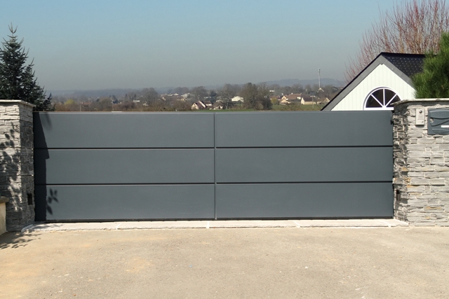 Portail en aluminium coulissant 