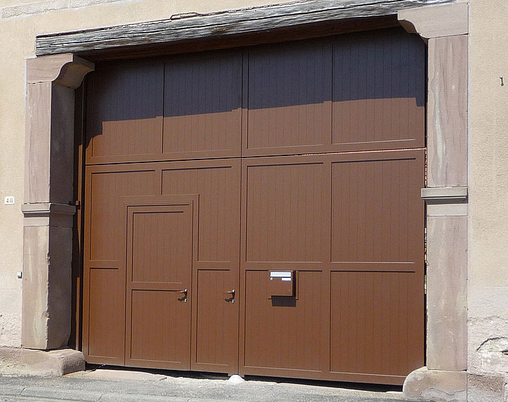 Porte cochère manuel en aluminium avec portillon intégré