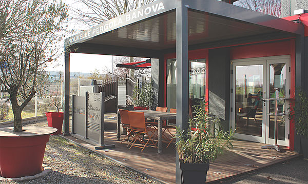 Le show-room DE COTIERE FERMETURES - Installateur de portails alu à Beynost (01) dans l'Ain en région Auvergne-Rhône-Alpes