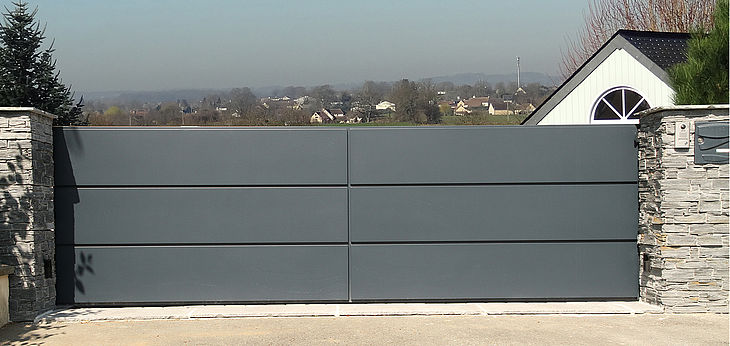 Portail Lucco-alu-grande-largeur