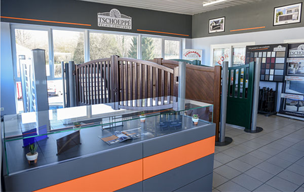 Le show-room de FERMETURES PONSARDIN - Installateur de portails alu à La Francheville (08-Ardennes)
